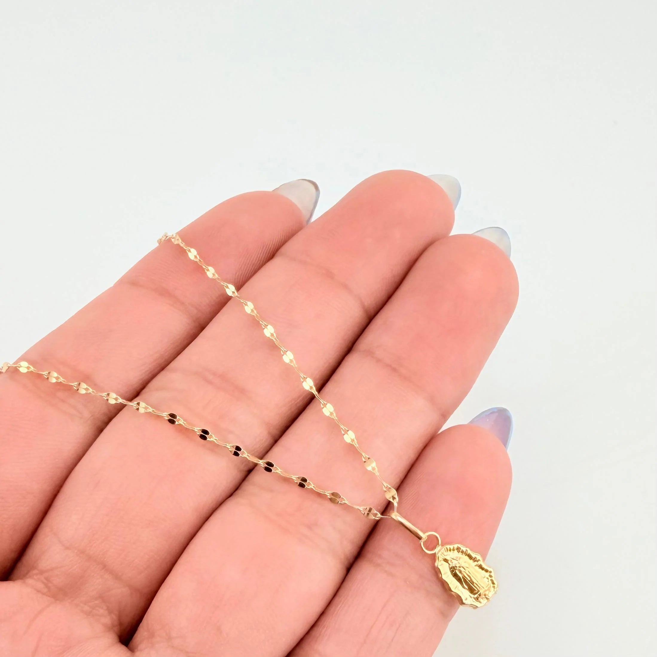 Set Cadena Flor De Espejo + Dije Dije Virgen De La Guadalpule / 1,3gr / 18 in Oro Amarillo 18K