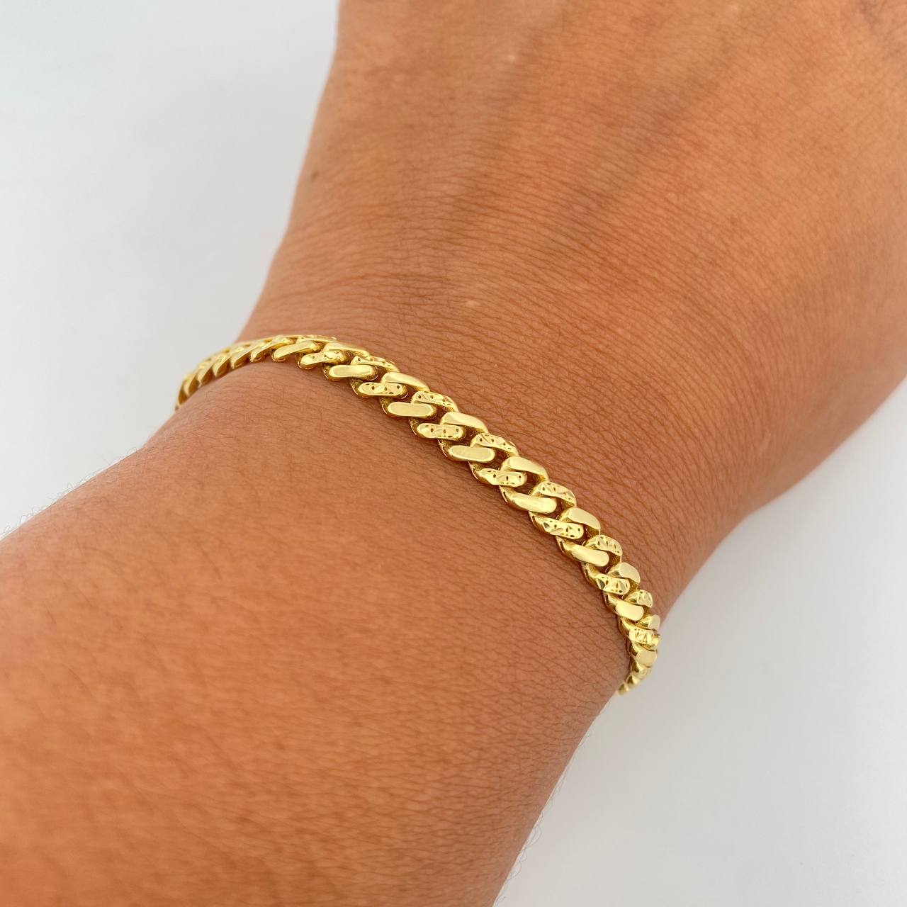 Pulso Cubano Infinito  7.1gr / 20.5cm / 4.9mm Diamantado Oro Amarillo +2 18K $
