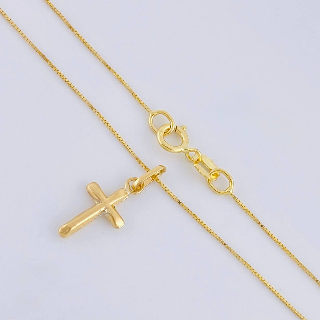Set Cadena Veneciana + Dije Cruz Lisa Puntas Planas / 1.2 g / 19 3/4 in Oro Amarillo 18K