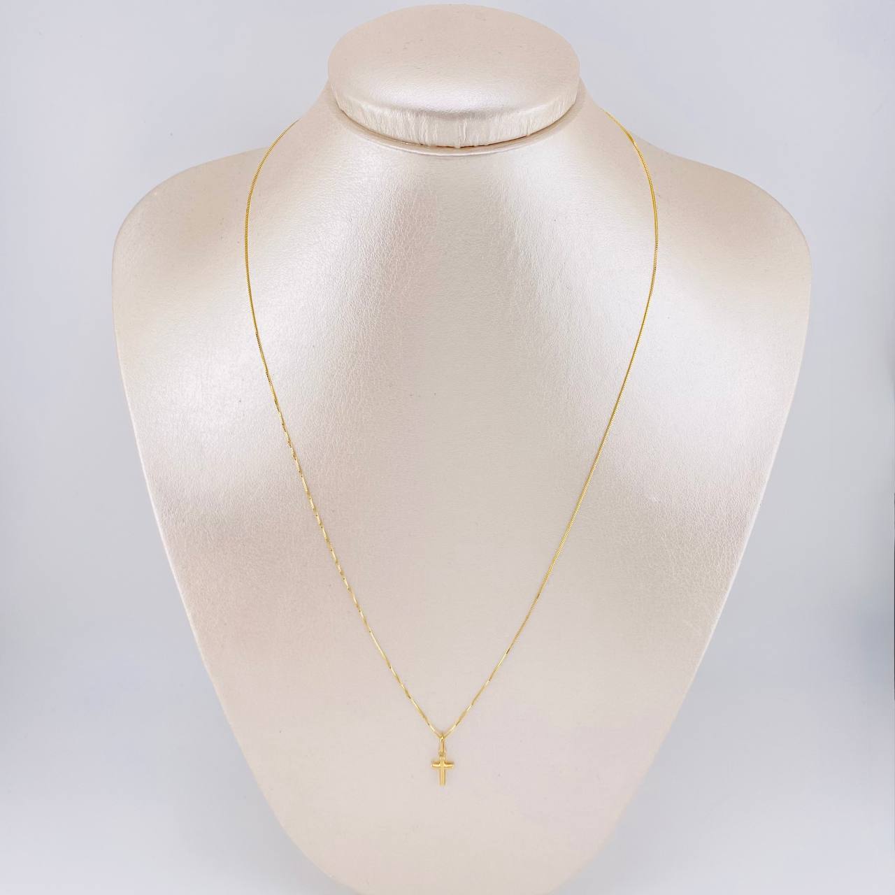Set Cadena Veneciana + Dije Cruz Lisa Puntas Planas / 1.2 g / 19 3/4 in Oro Amarillo 18K