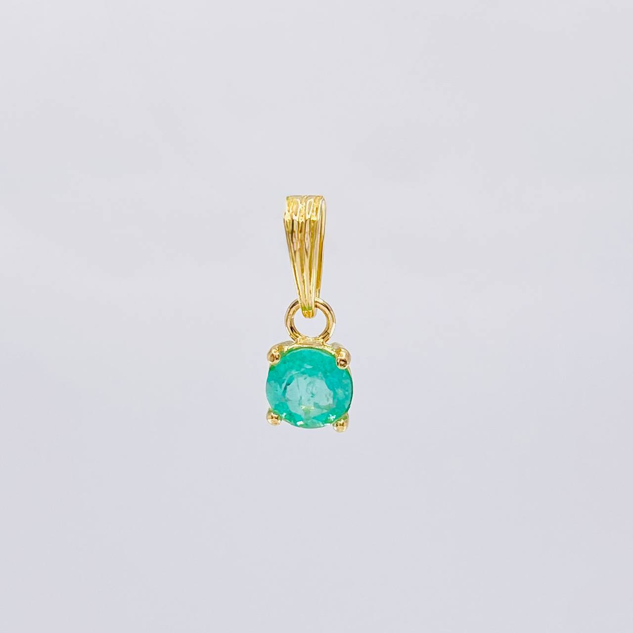 Dije Perla Esmeralda 49Pts 0.7 g / 1 in Oro Amarillo 18K