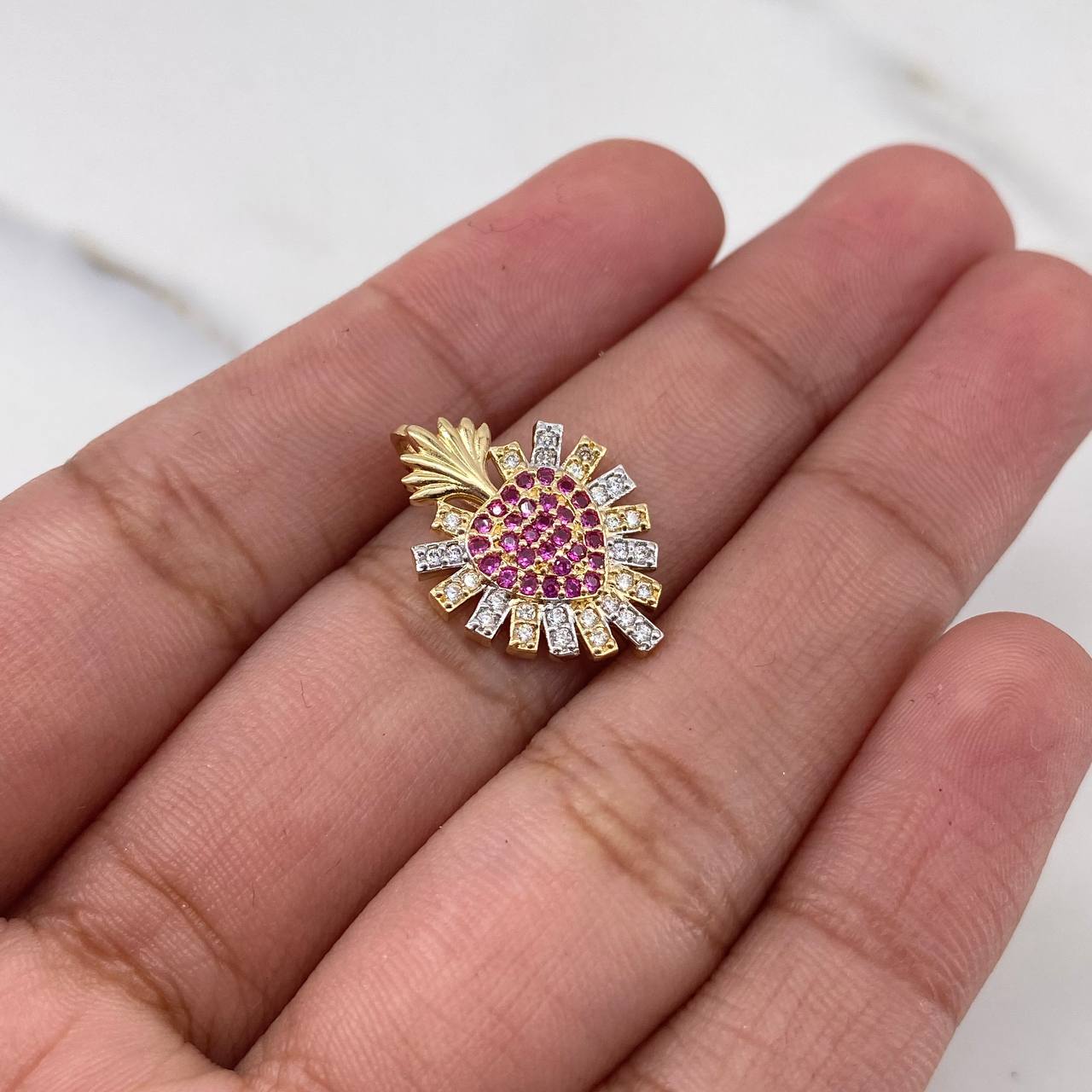 Pendant Pineapple Heart 2.05gr / 1.9cm / Fuchsia White Zircons Two Yellow White 18K Gold $