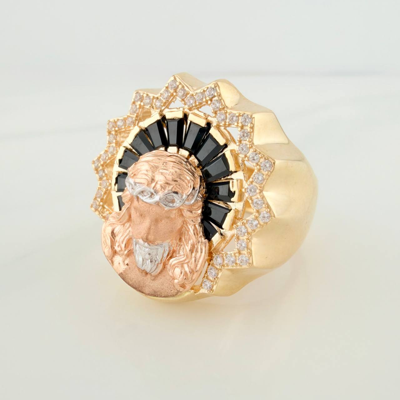 Anillo Rostro Cristo 11.45gr / T8 1/4 / Tres Oros 18K $