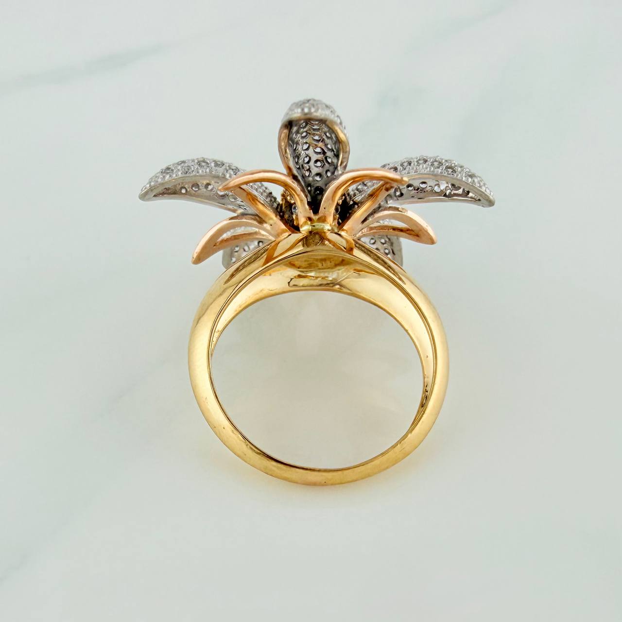 Anillo Flor 9.4gr / T6 1/4 /Tres Oros 18K $