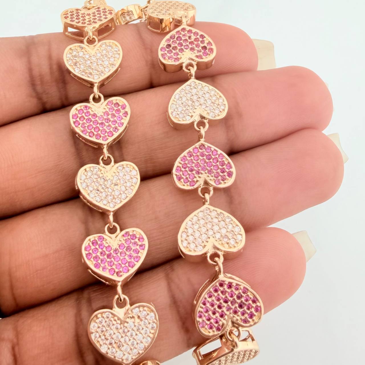 Pulso Corazones 22.1gr / 8 in / 10.8mm Oro Amarillo 18K $