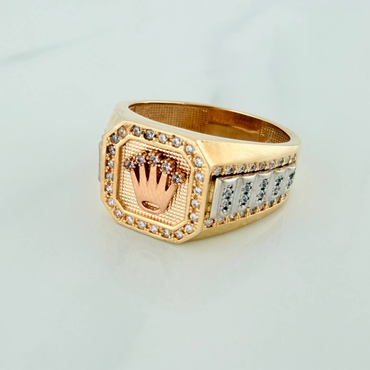 Anillo Corona 7.55gr / T9 1/4 / Tres Oros 18K $