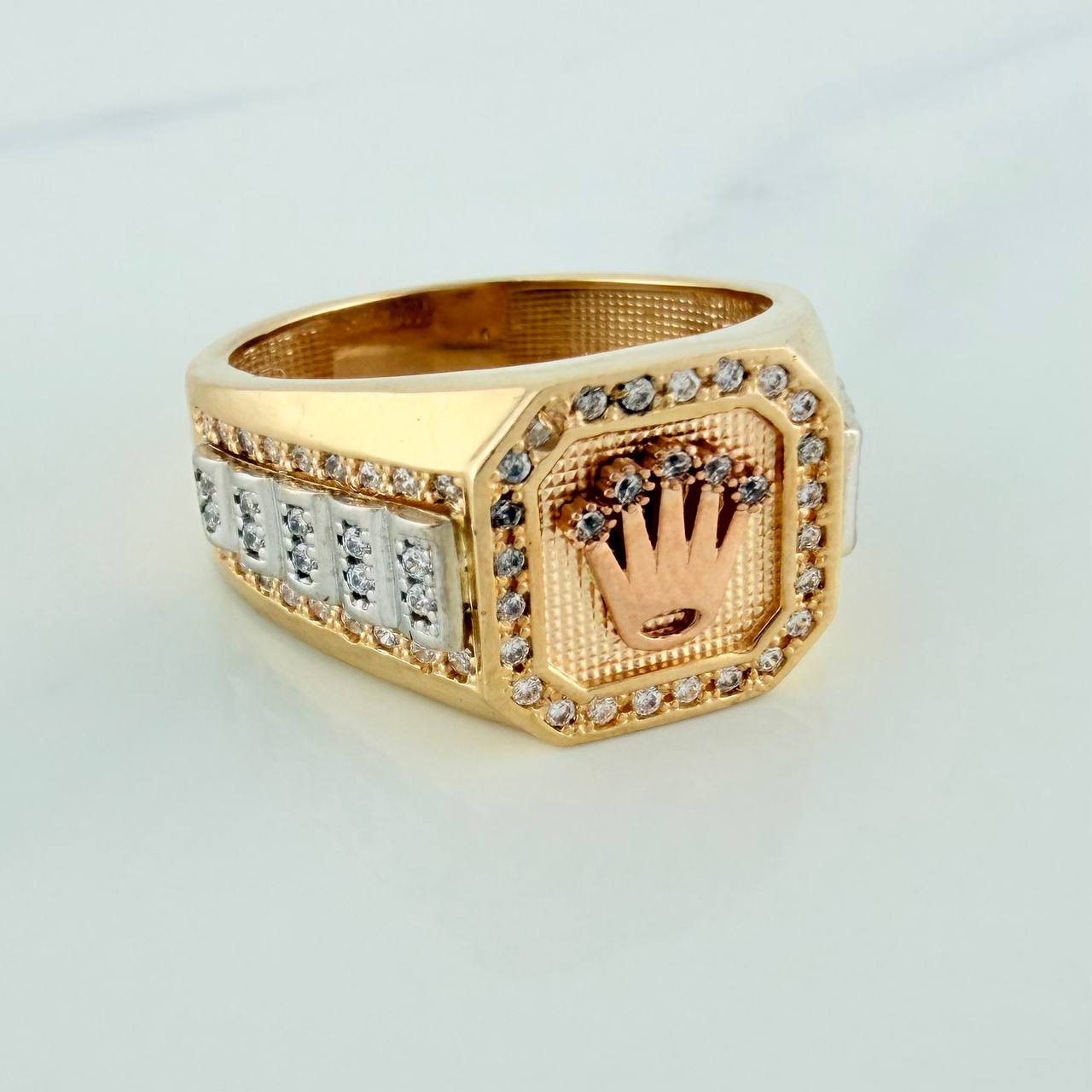 Anillo Corona 7.55gr / T9 1/4 / Tres Oros 18K $
