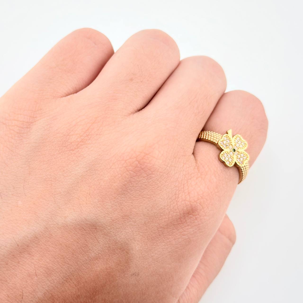 Anillo Trebol Tupido 4.05gr / T7 1/4 / Oro Amarillo 18K *