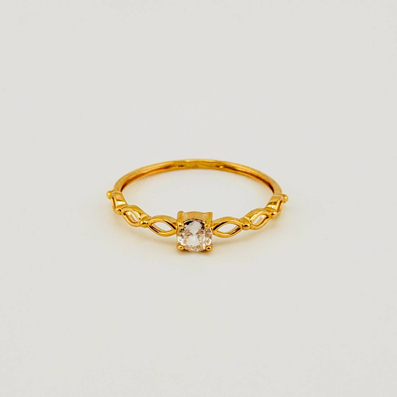 Anillo Solitario Ojos 1gr / T6 / Oro Amarillo 18K *
