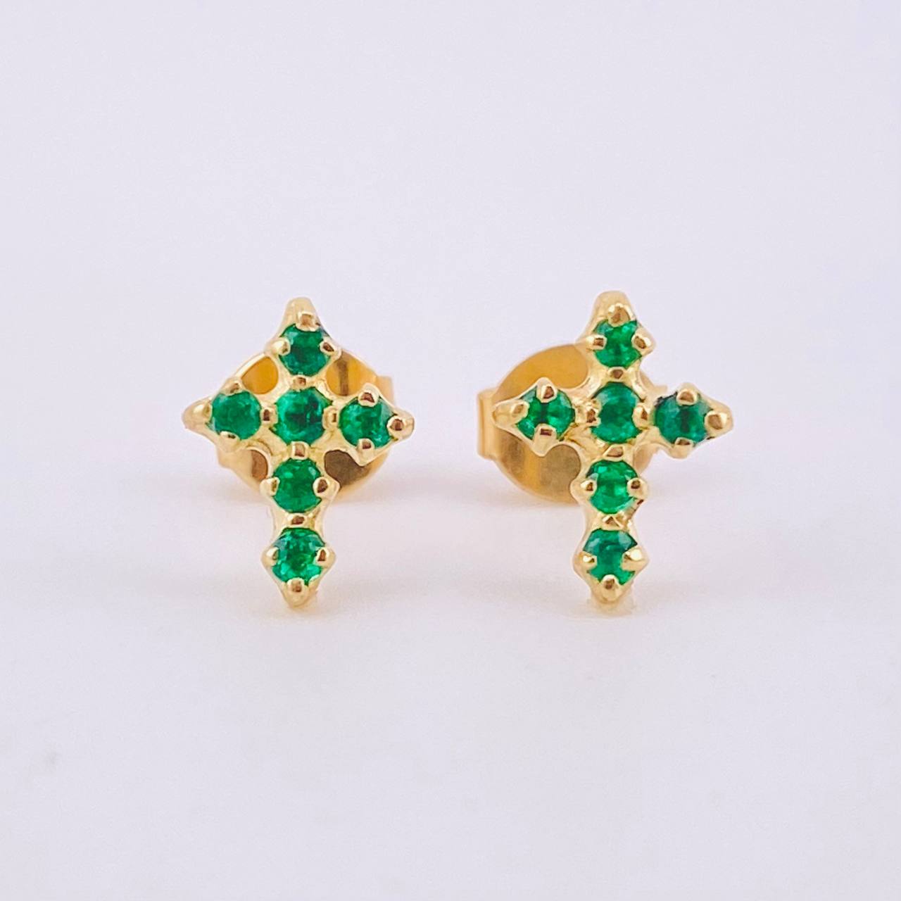 Stud Earrings Cross Emeralds 18pts 1.2gr / 1/4 in / 18K Yellow Gold ©