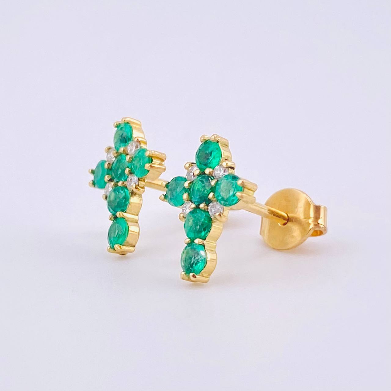 Topos Crúz de Embalce Esmeraldas 55pts Diamantes 10pts 1.75gr / 10mm Oro Amarillo 18K ©