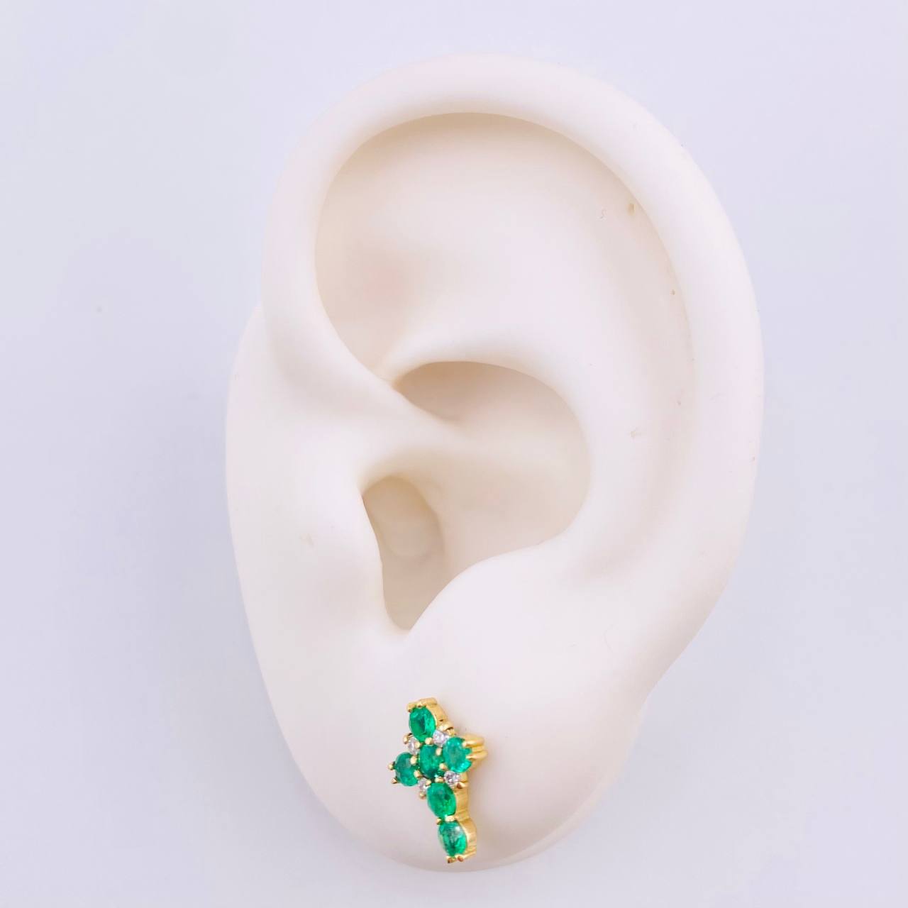 Topos Cruz Centella Interior Esmeraldas 55pts Diamantes 16pts 1.65gr / 1/2 in / Oro Amarillo 18K *