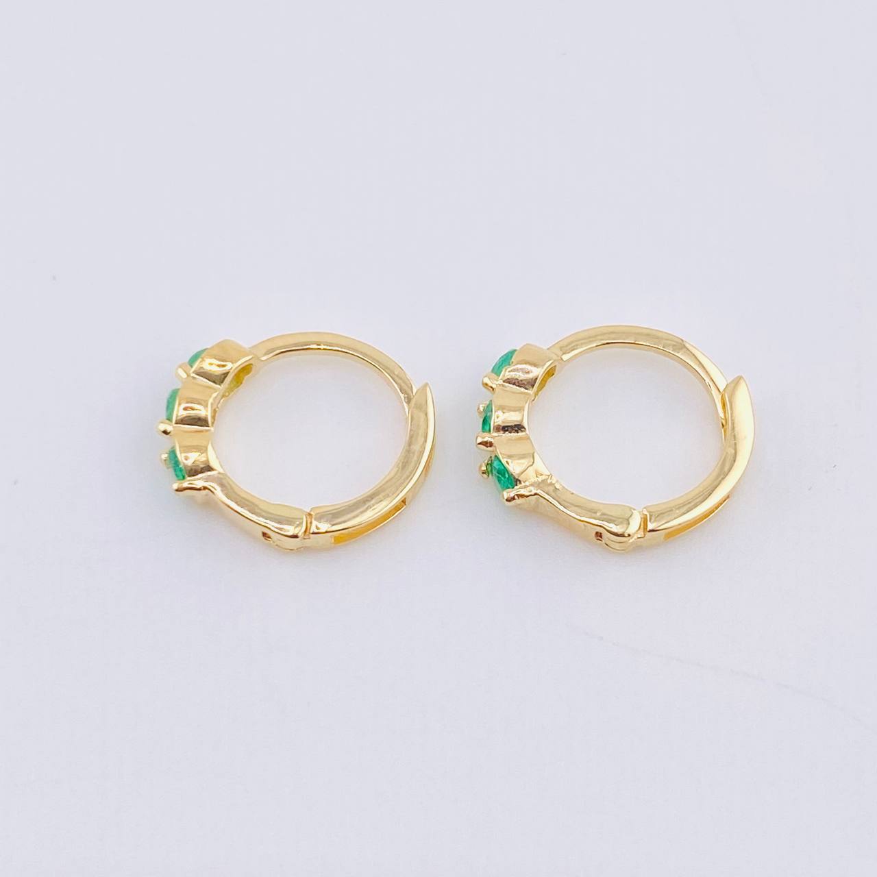 Candongas Trio Abultado Esmeraldas 31pts 1.65gr / 1/2 in / Oro Amarillo 18K *