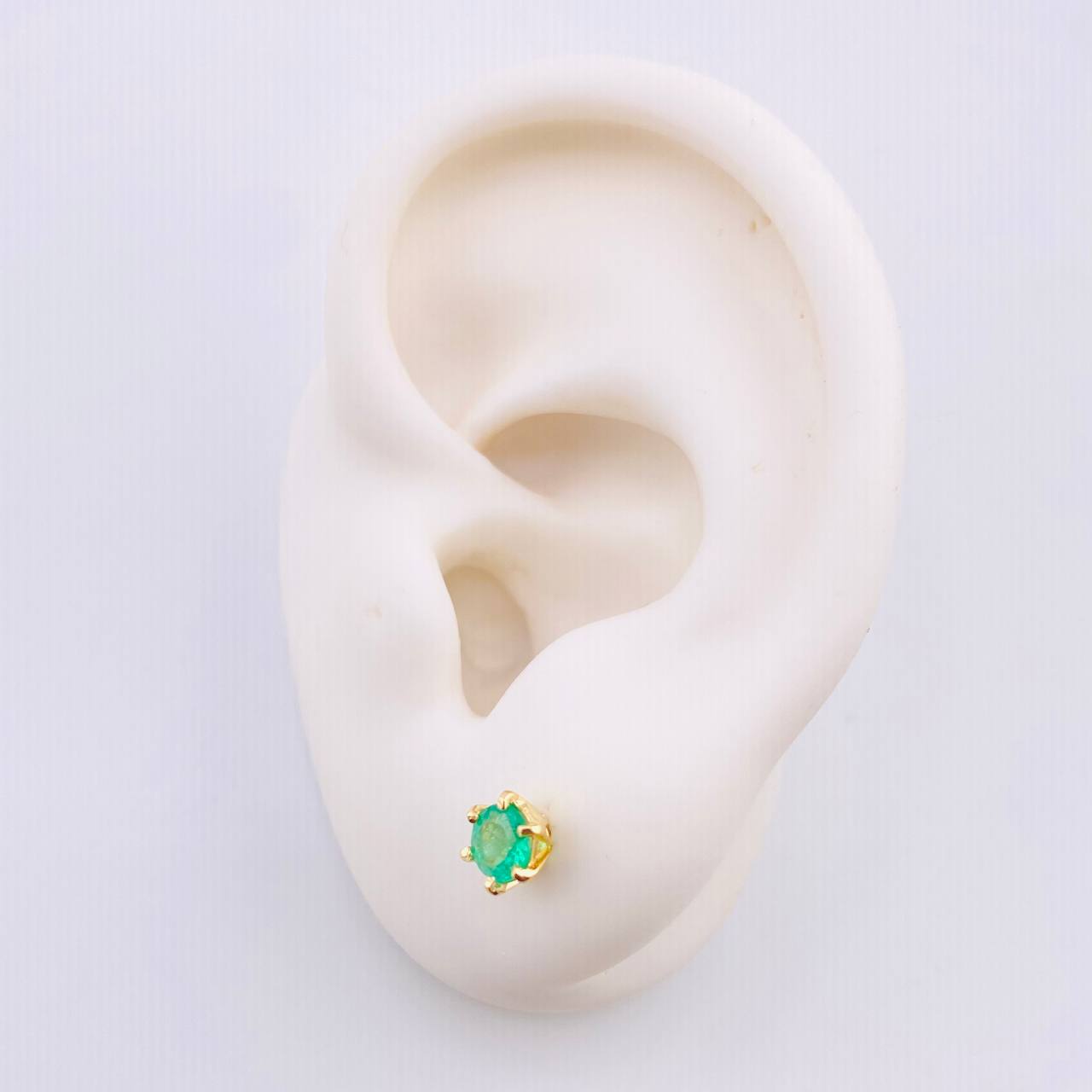 Topos Seis Garras Esmeraldas 49pts 1.45gr / 5.2mm Oro Amarillo 18K ©