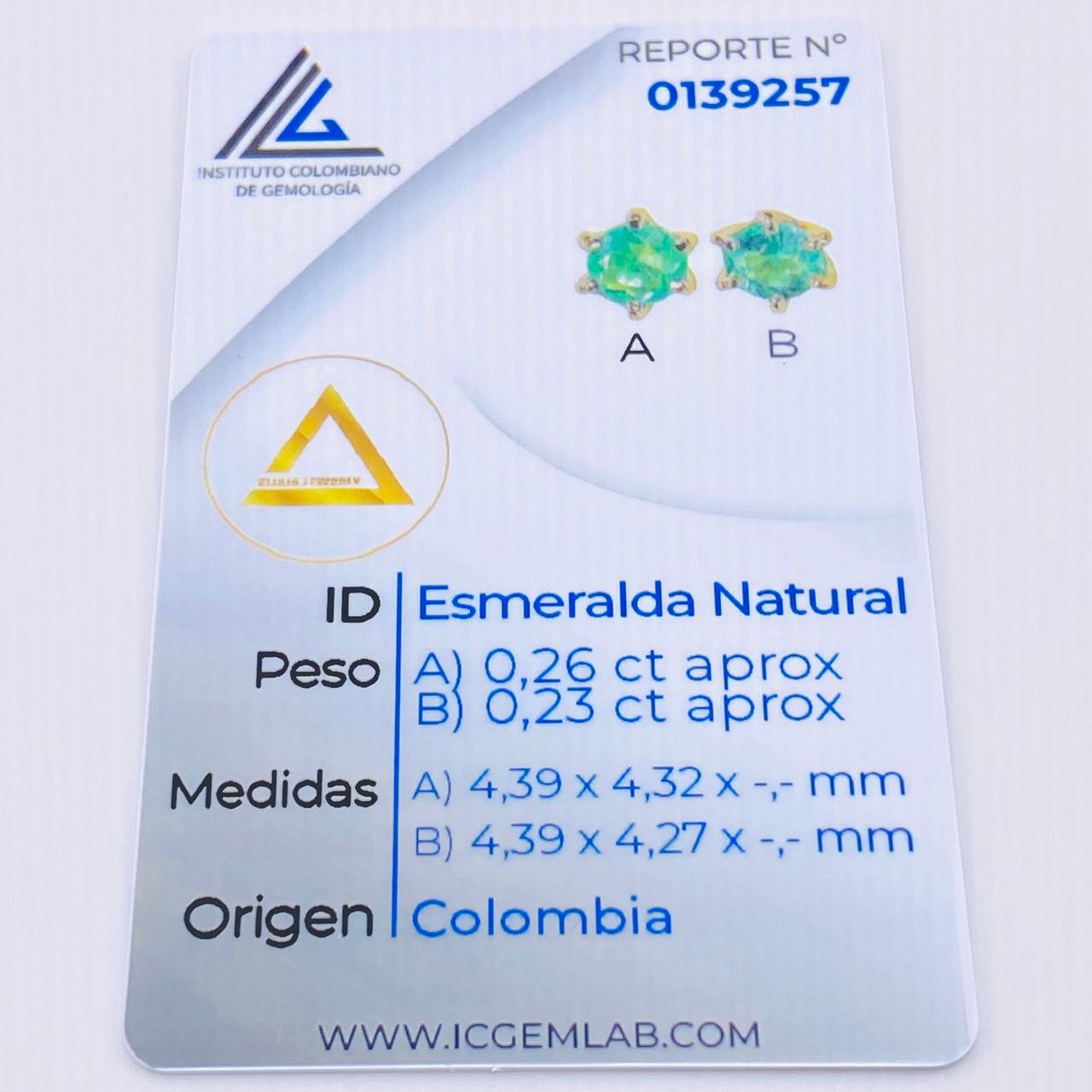 Topos Seis Garras Esmeraldas 49pts 1.45gr / 5.2mm Oro Amarillo 18K ©