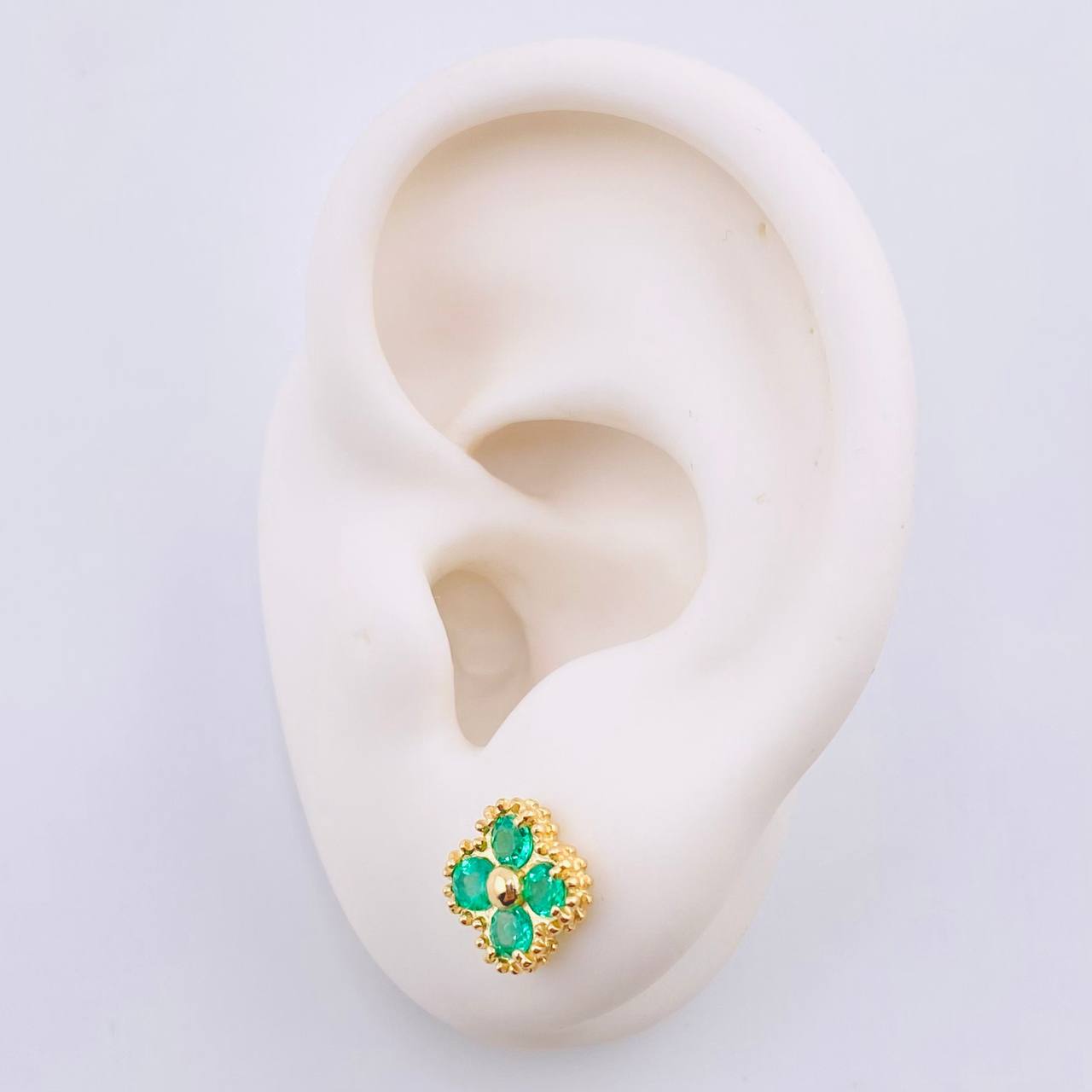 Topos Flor Trebol Esmeraldas 50pts 3.25gr / 8mm Oro Amarillo 18K ©