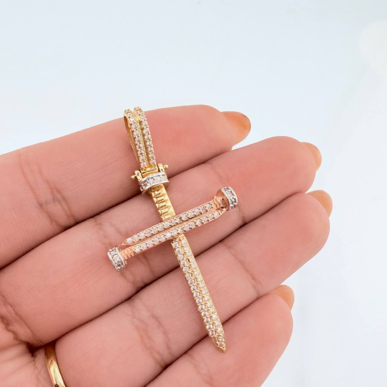 Nail Cross Pendant 4.05gr / 1 3/4 in / Tri-Color Gold 18K