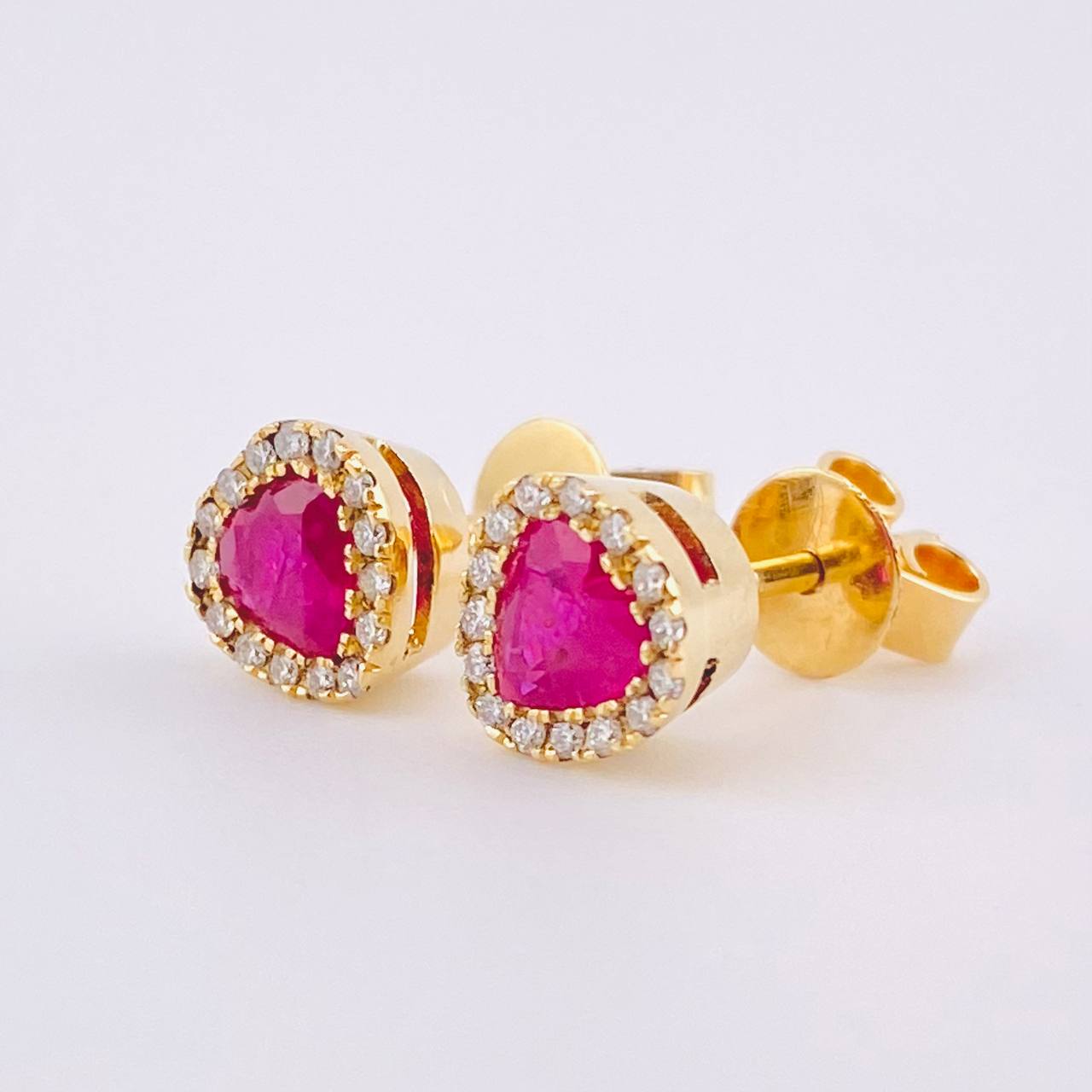 Topos Corazón Rubies 1.11 Qts Diamantes 30pts 2.95gr / 7.6mm Oro Amarillo 18K ©