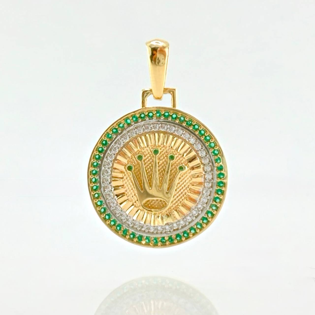 Pendant Crown Medal 4.2gr / 1 1/4 in / Two-tone Yellow White 18K Gold