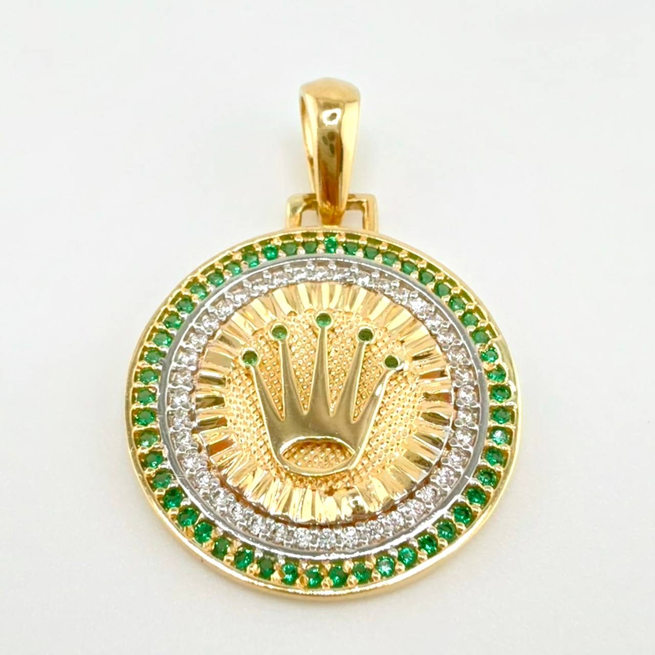 Pendant Crown Medal 4.2gr / 1 1/4 in / Two-tone Yellow White 18K Gold