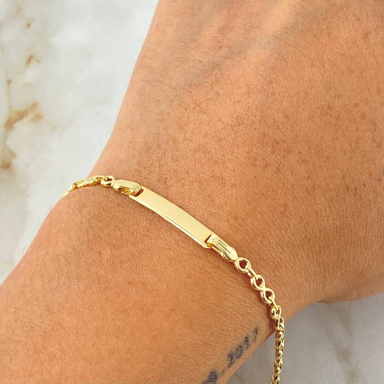 Baby Infinity Bracelet Rectangular Plate 1.85gr / 5.5in / 18K Gold