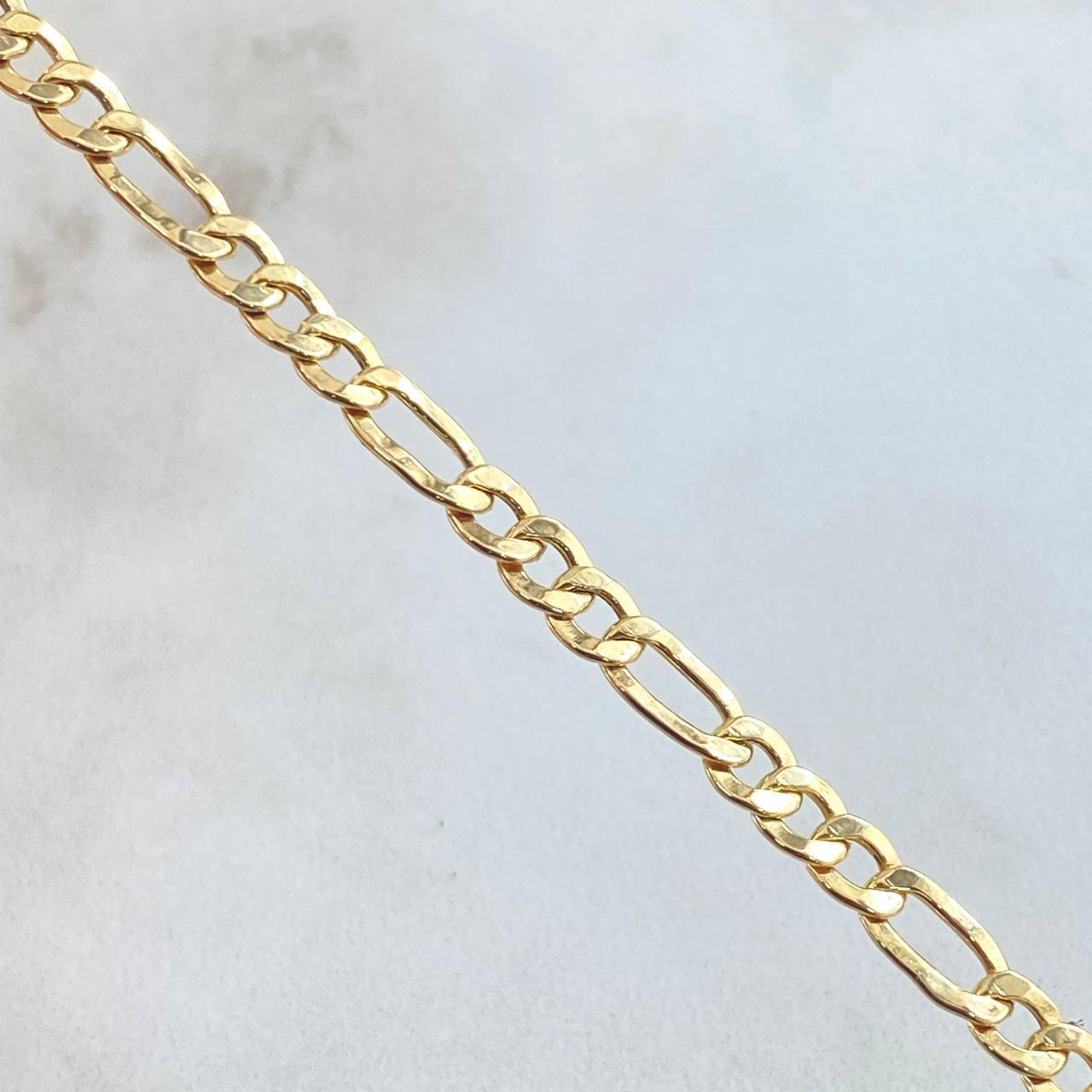 Figaro Bracelet 3.55gr / 8.1in / 18K Gold +1$