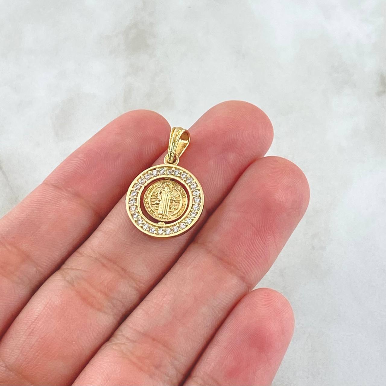 Pendant San Benito In Mobile Hoop 2.2gr / 2.2cm / White Zircons 18K Yellow Gold