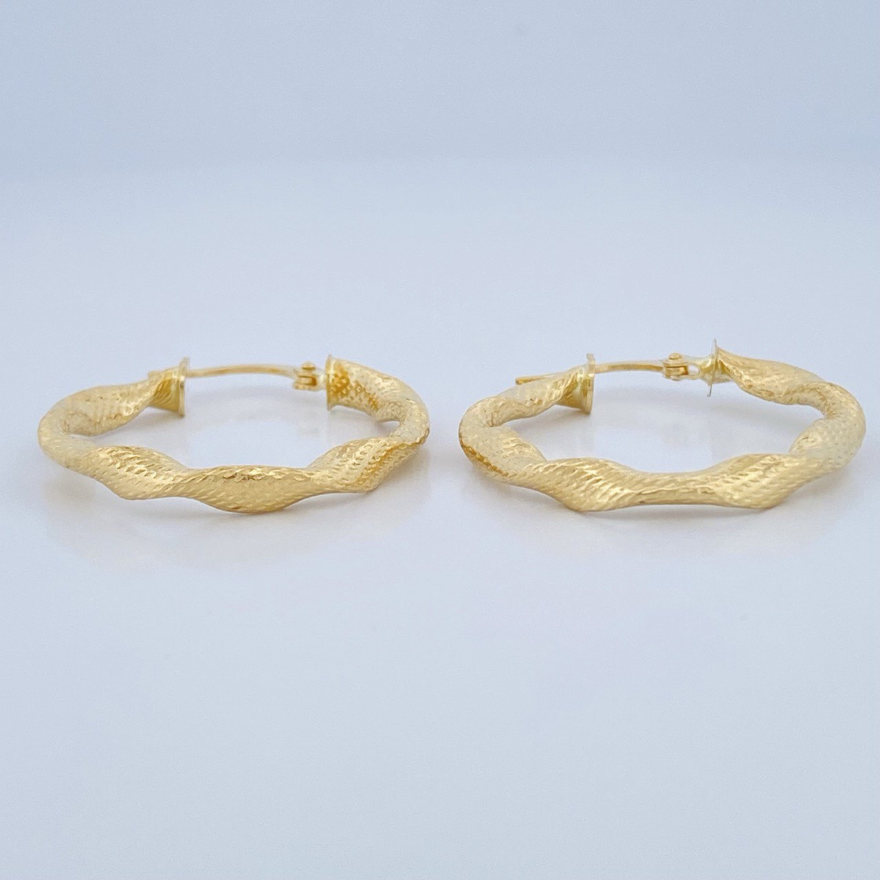 Hoop Earrings Tori 2.8gr / 1.2in / 18K Gold Yellow &