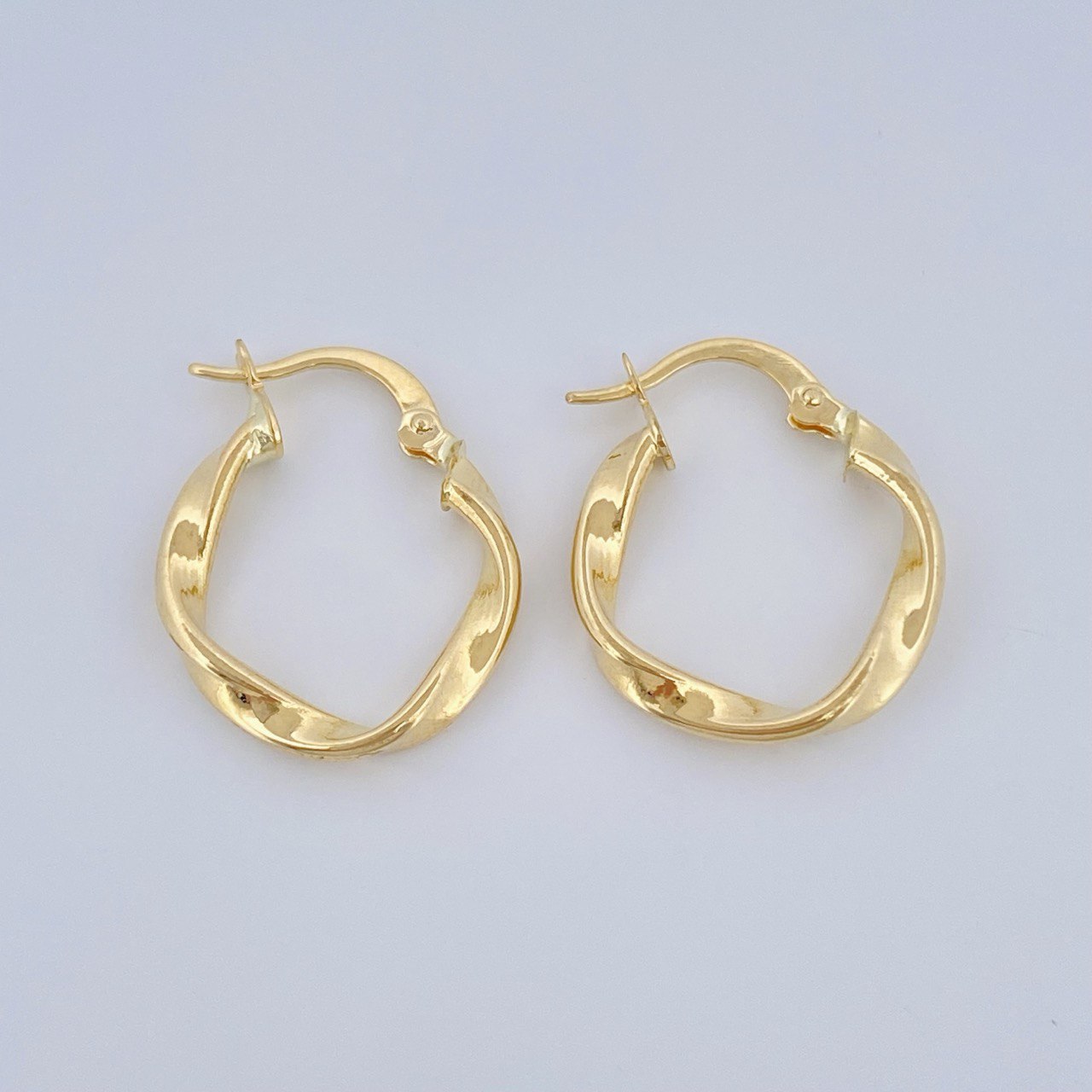 Milu Hoop Earrings 1.35gr / 0.8in / 18K Gold