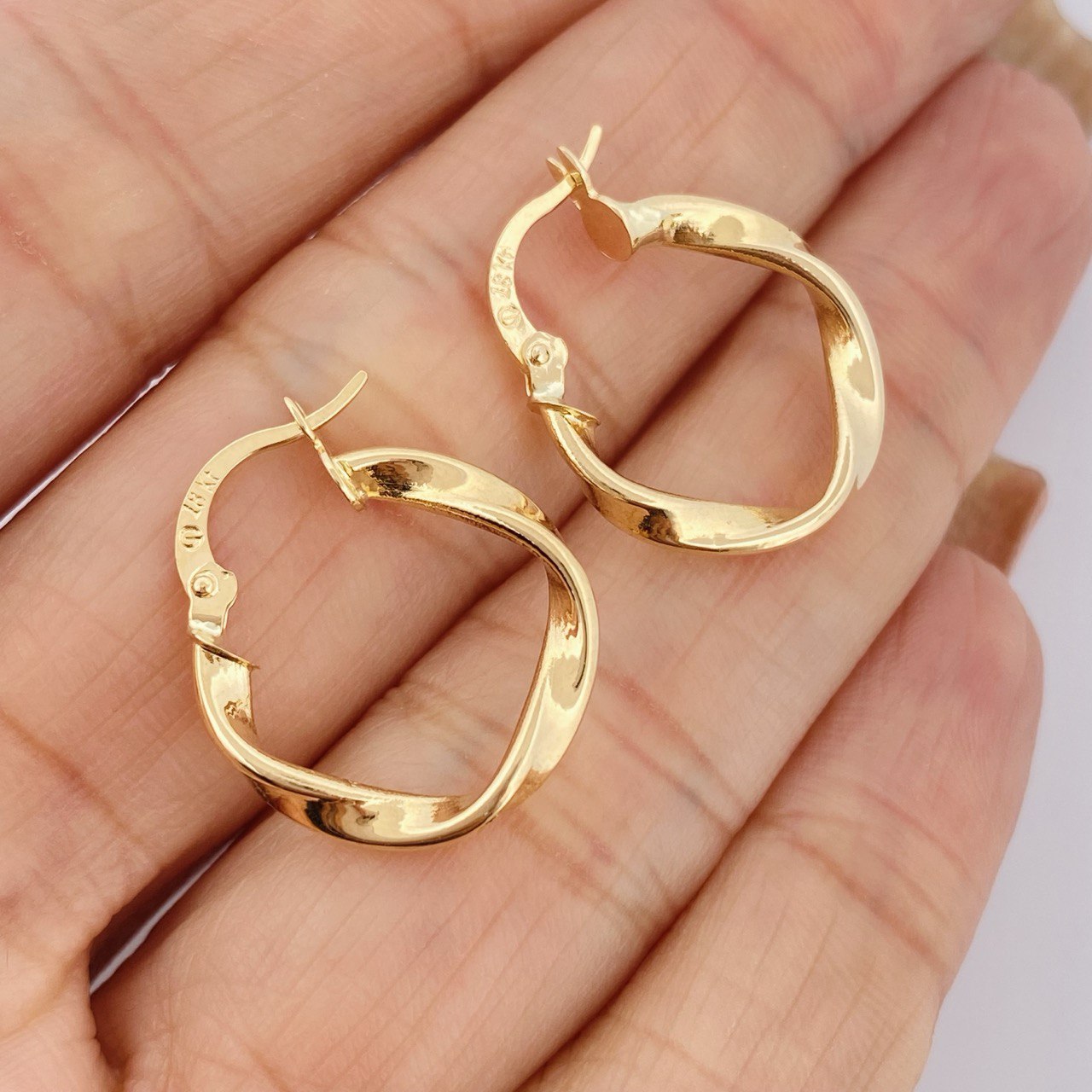 Milu Hoop Earrings 2.1gr / 3/4 in / 18K Gold