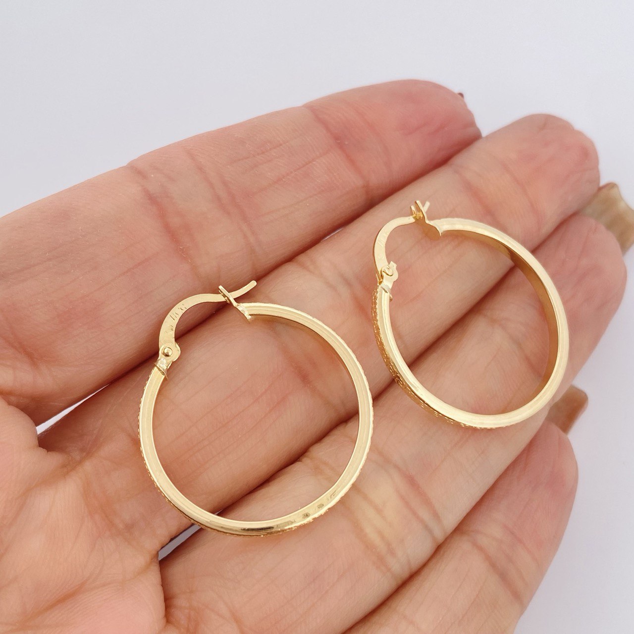 Tribal Hoop Earrings 1.45gr / 1.1in / 18K Yellow Gold &