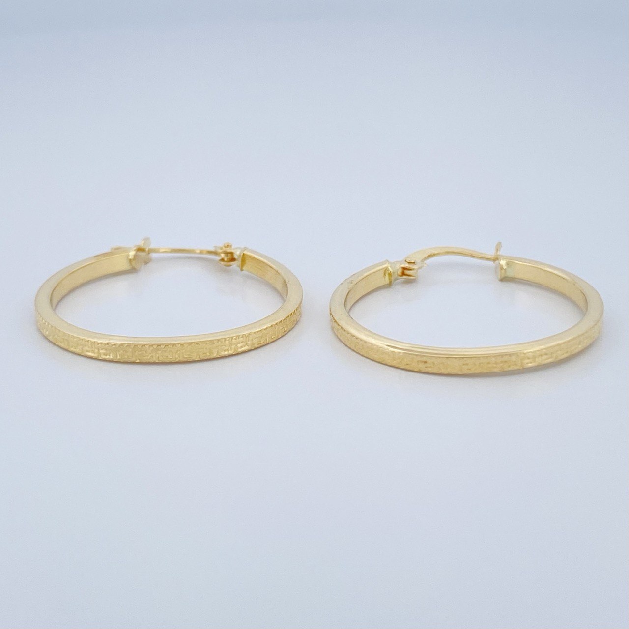 Tribal Hoop Earrings 1.45gr / 1.1in / 18K Yellow Gold &