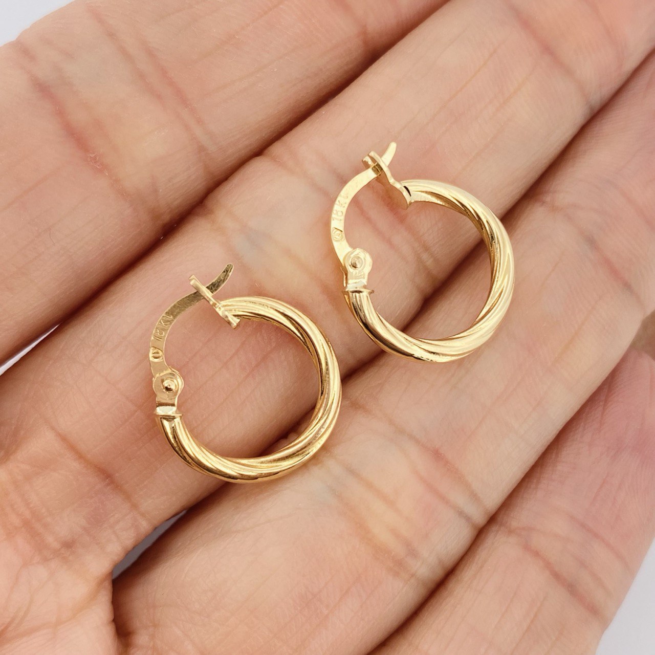 Hoop Earrings Lore 1gr / 0.7in / 18K Gold