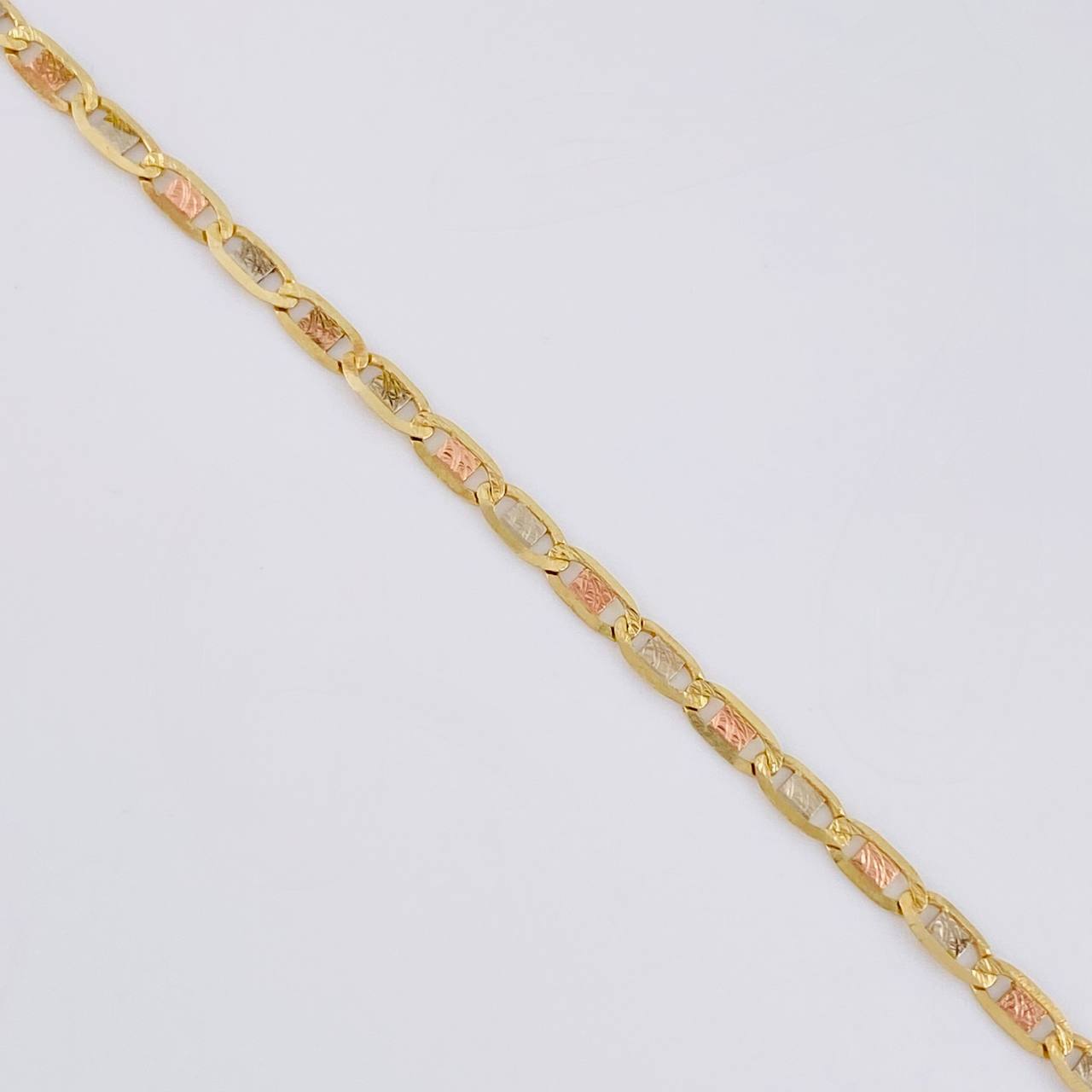 Flat Anchor Chain Diamond Cut 2.85 g / 16 1/2 in / 2.15 mm Three Golds 18K