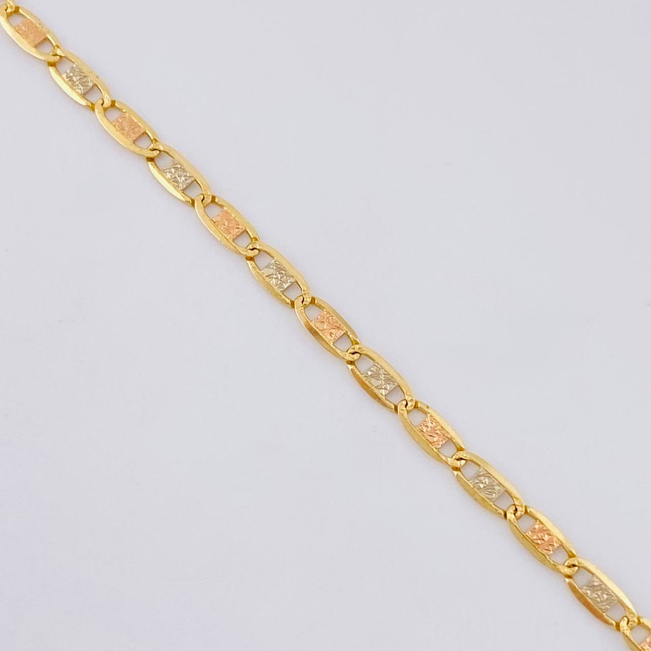 Flat Anchor Chain Diamond Cut 7 g / 24 3/4 in / 2.45 mm Three Golds 18K