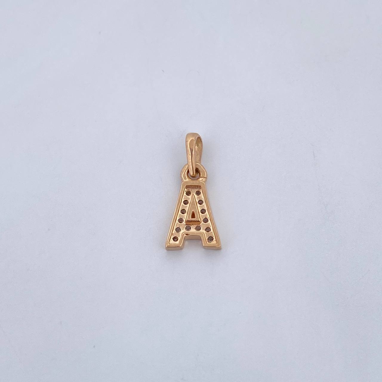 Dije Letra A 0.65gr / 1.4cm / Circones Blancos Oro Amarillo 18K $