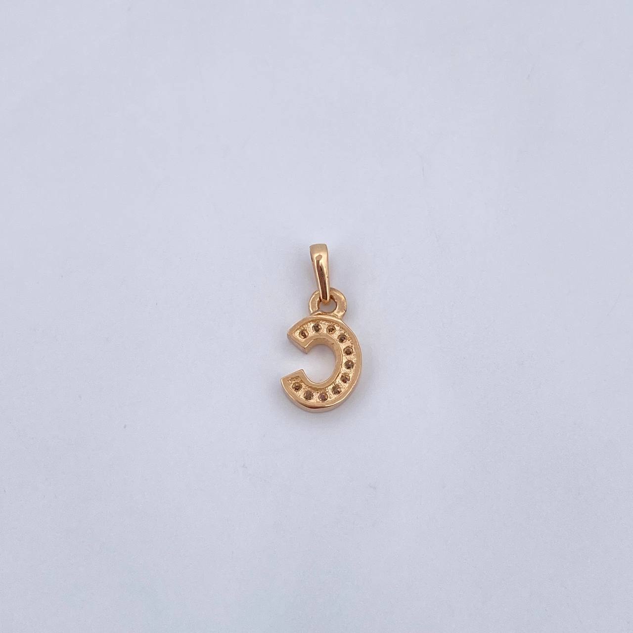Dije Letra C 0.75gr / 1.4cm / Circones Blancos Oro Amarillo 18K $