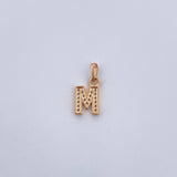 Dije Letra M 0.8gr / 1.5cm / Circones Blancos Oro Amarillo 18K $