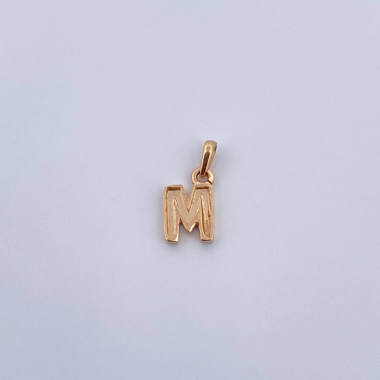 Pendant Letter M 0.8gr / 1.5cm / Smooth 18K Yellow Gold $