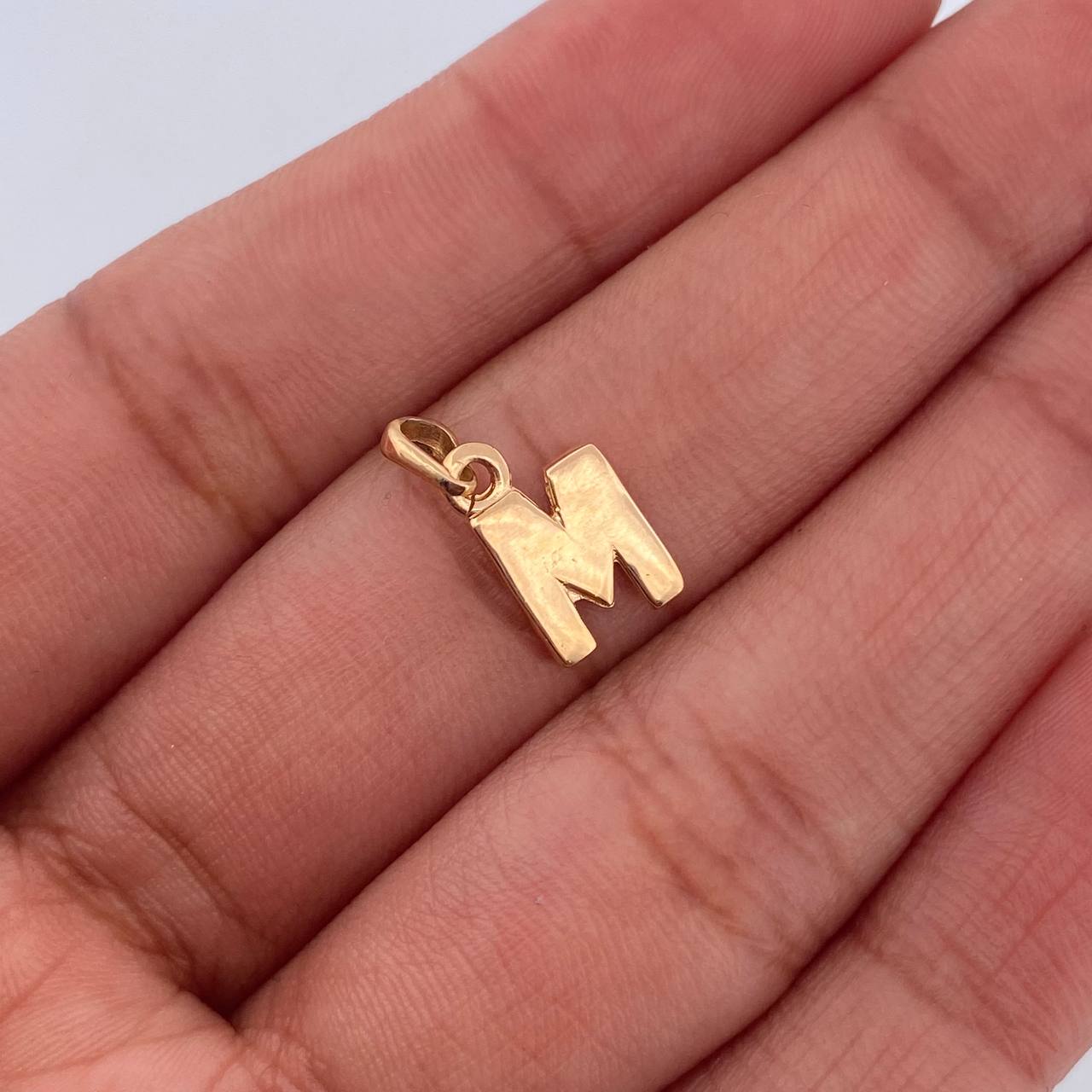 Pendant Letter M 0.8gr / 1.5cm / Smooth 18K Yellow Gold $
