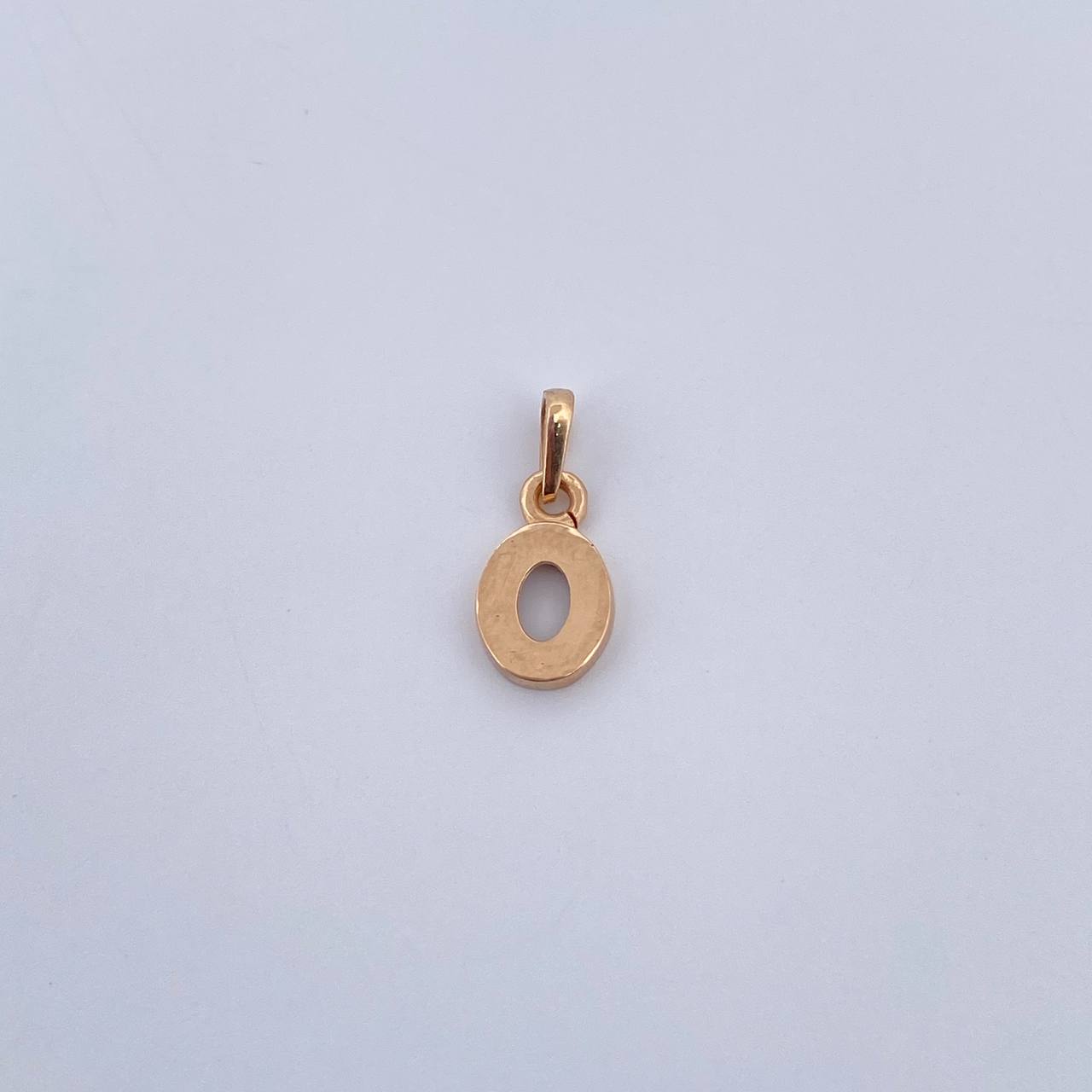 Pendant Letter O 0.5gr / 1.4cm / Smooth 18K Yellow Gold $