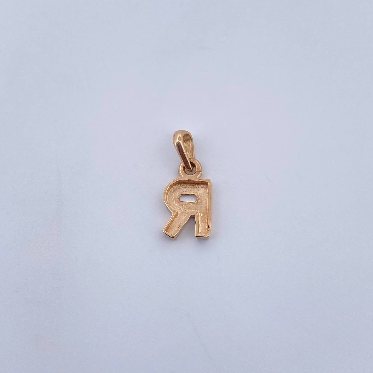 Pendant Letter R 0.5gr / 1.4cm / Smooth 18K Yellow Gold $