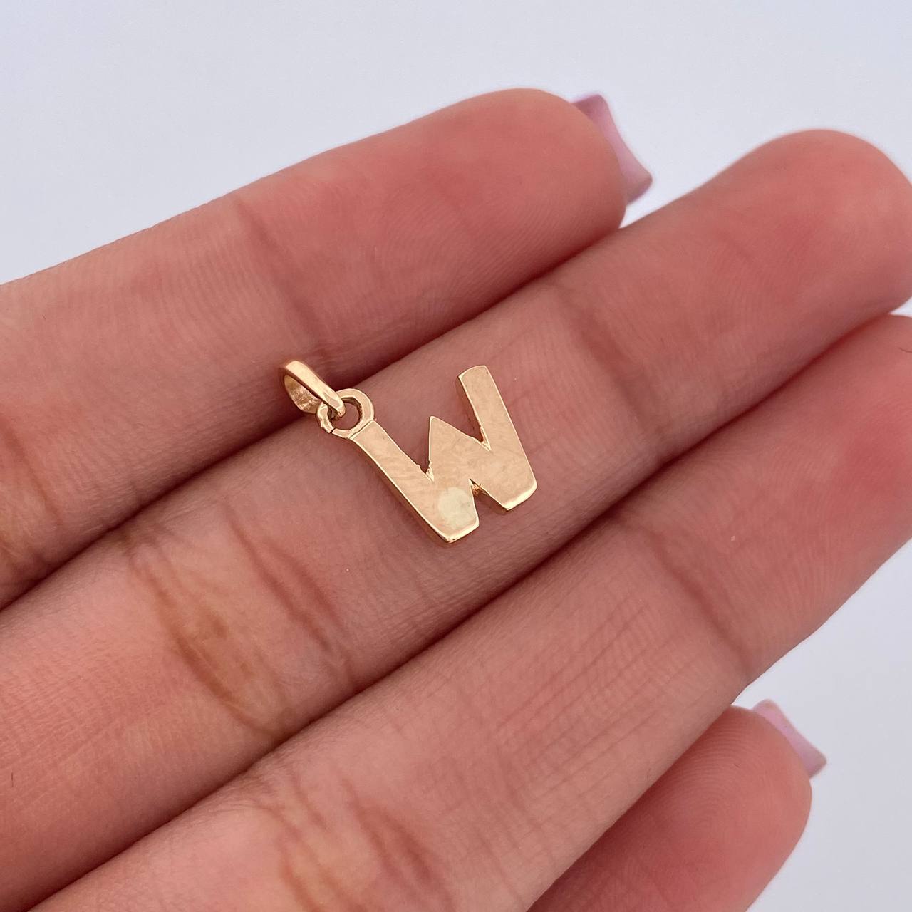 Pendant Letter W 0.7gr / 1.4cm / Smooth 18K Yellow Gold $