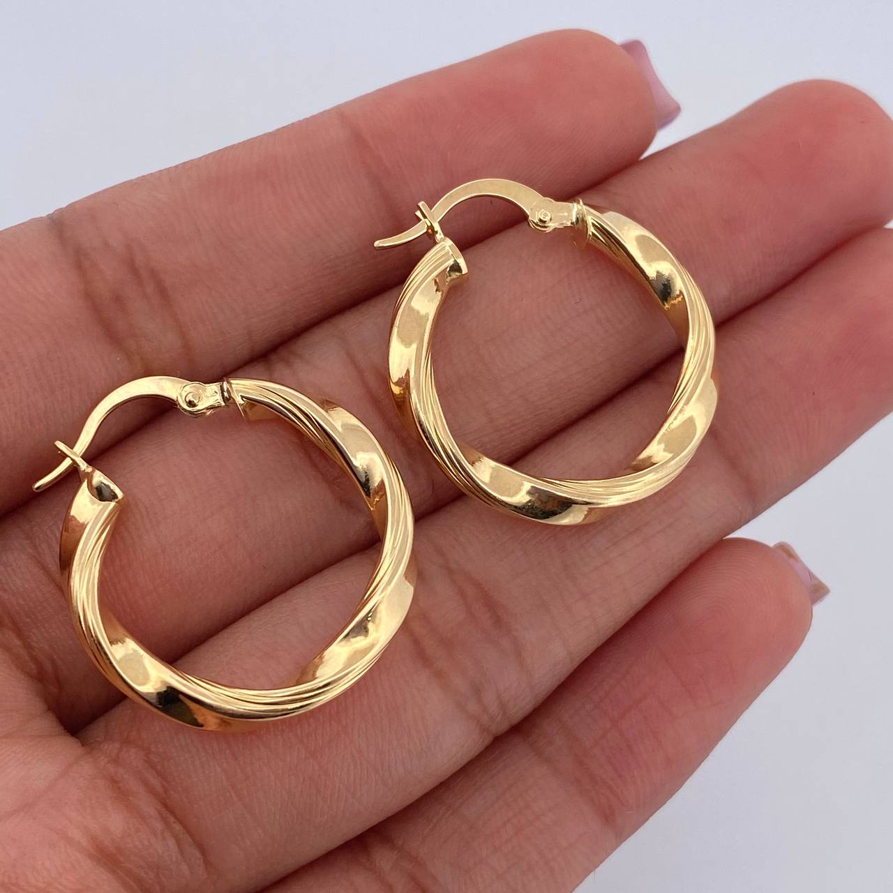 Hoop Earrings May 2.6gr / 2.5cm / Striped 18K Yellow Gold $