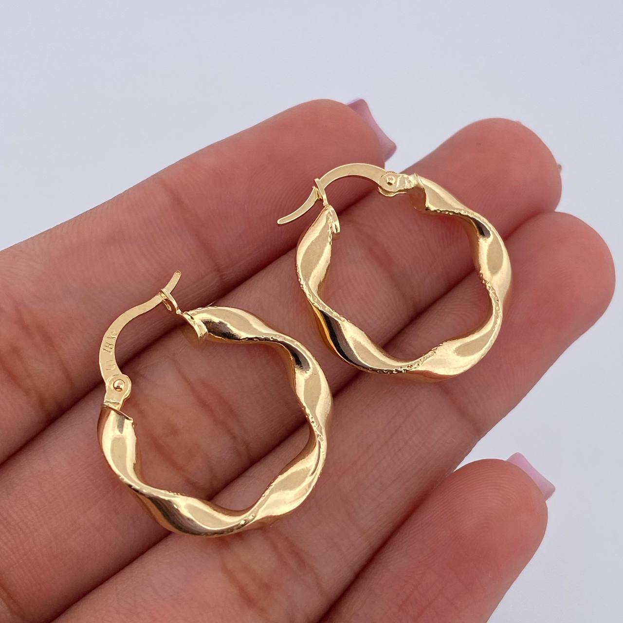 Candongas Nilo 2.5gr / 2.4cm / Espiral Punteadas Oro Amarillo 18K $