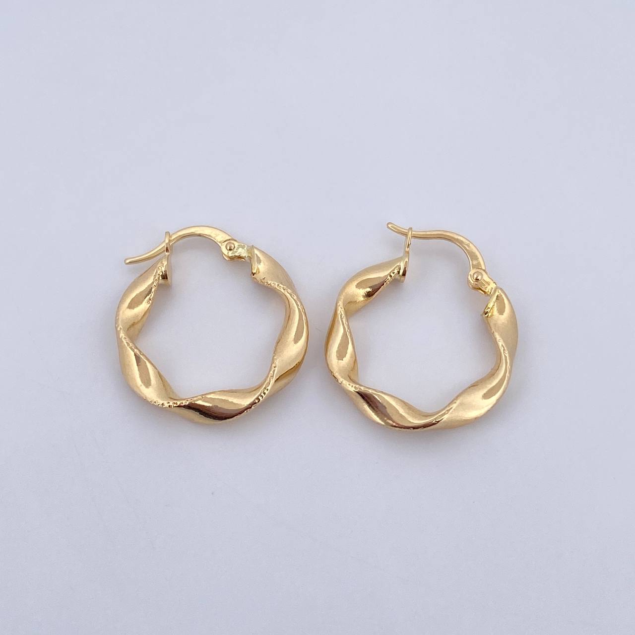 Hoop Earrings Nilo 2.45gr / 2.3cm / Dotted Spiral 18K Yellow Gold $