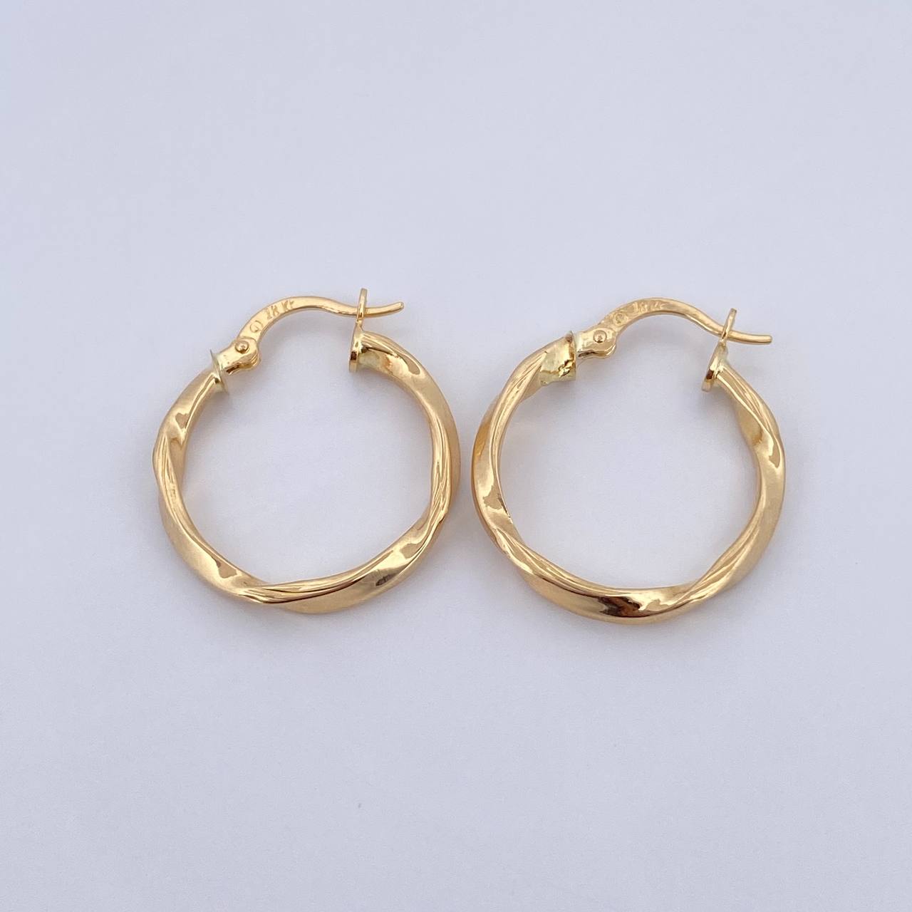 Hoop Earrings Milu 2.1gr / 2.4cm / Flat Twisted 18K Yellow Gold $