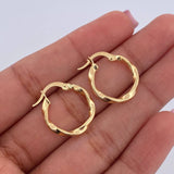 Candongas Deis 1.25gr / 2cm / Rayadas Entorchadas Oro Amarillo 18K $