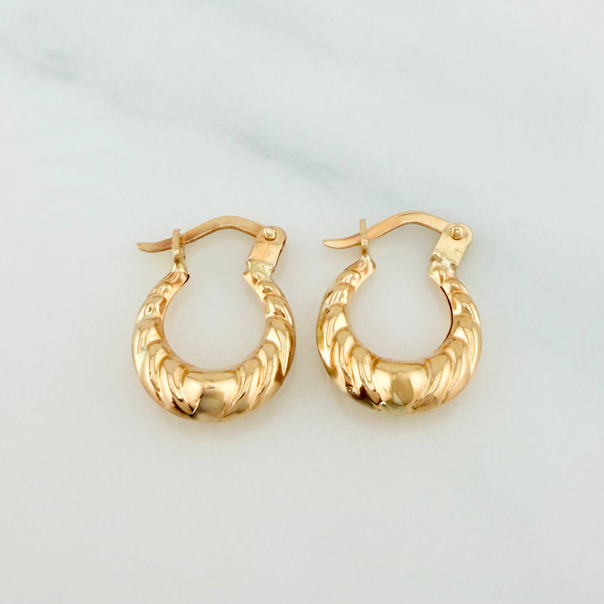 Candongas Mirilla Corazon 1.1 g / 1/2 in Oro Amarillo 18K