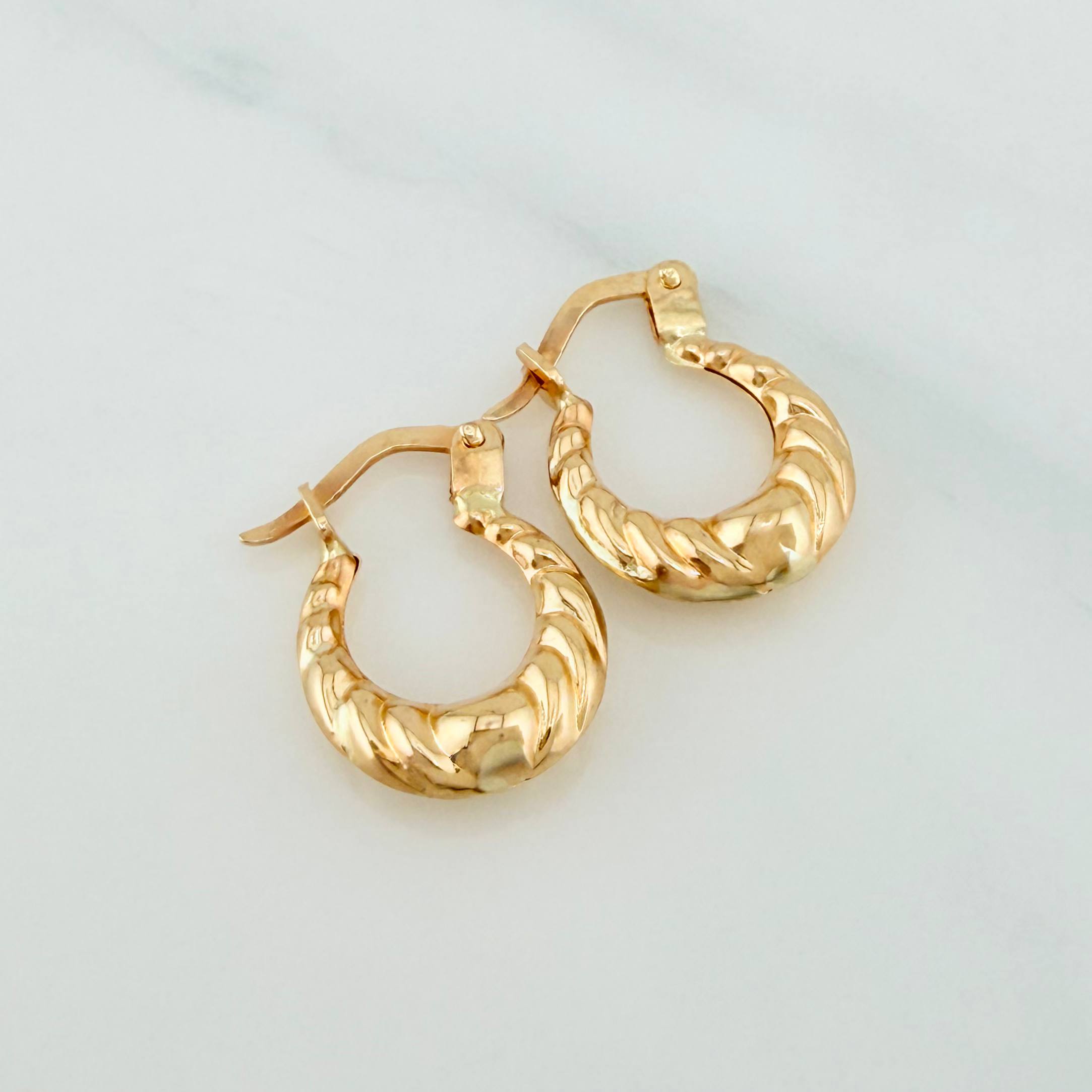 Candongas Mirilla Corazon 1.1 g / 1/2 in Oro Amarillo 18K